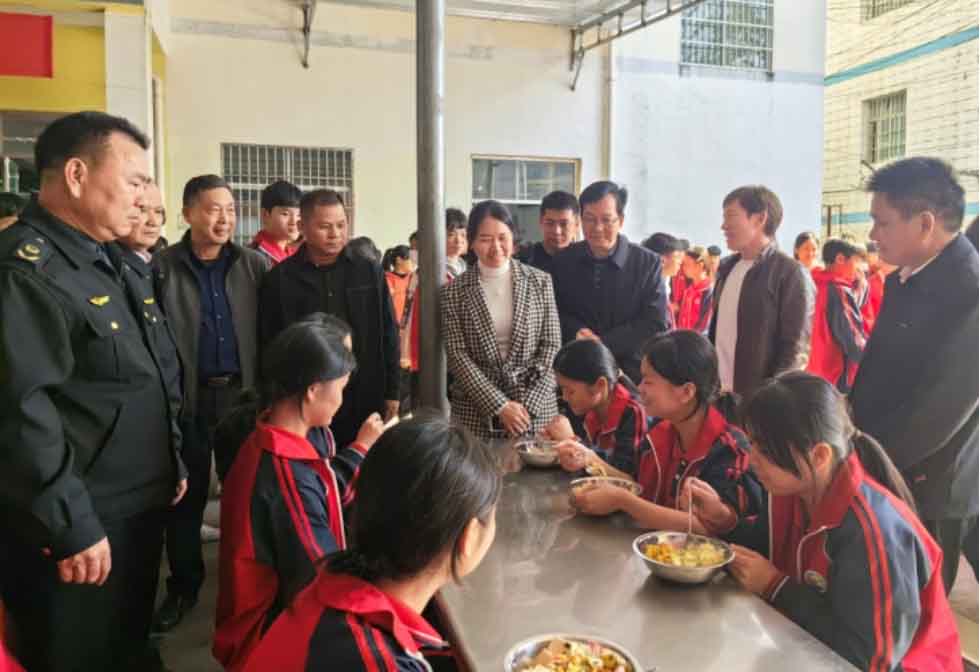 龍門中學：全面實施營養自助餐計劃，助力學生健康成長